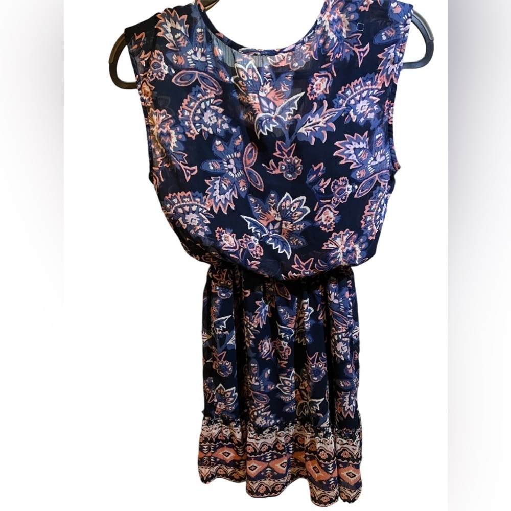 HOLLISTER Printed Dress with Light Ruffles at Bottom & Ties w/ Button Size Small - Picture 2 of 4